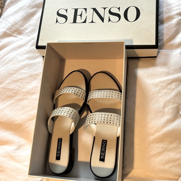 White Senso sandals with silver stud details. Fits a size 7 - Picture 1 of 1